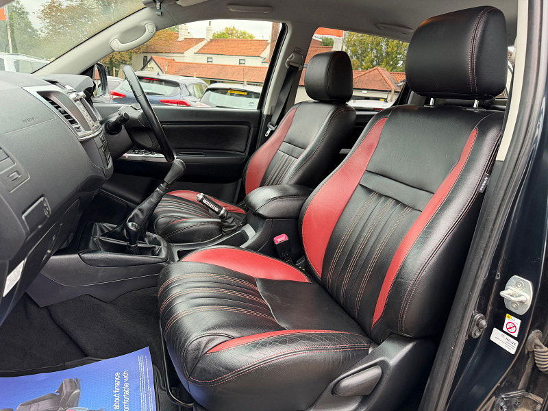 Toyota Hilux 3.0 D-4D Invincible X Pickup Double Cab 4dr Diesel Manual 4WD Euro 5 (Style) (171 ps) 4dr Manual 2025