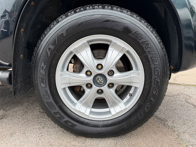 Toyota Hilux 3.0 D-4D Invincible X Pickup Double Cab 4dr Diesel Manual 4WD Euro 5 (Style) (171 ps) 4dr Manual 2025