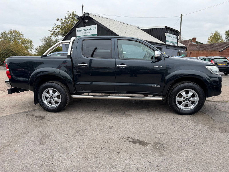 Toyota Hilux 3.0 D-4D Invincible X Pickup Double Cab 4dr Diesel Manual 4WD Euro 5 (Style) (171 ps) 4dr Manual 2025