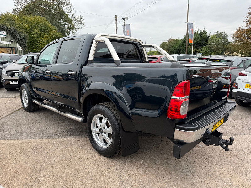 Toyota Hilux 3.0 D-4D Invincible X Pickup Double Cab 4dr Diesel Manual 4WD Euro 5 (Style) (171 ps) 4dr Manual 2025
