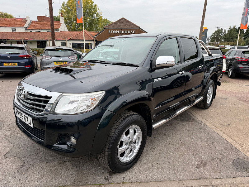 Toyota Hilux 3.0 D-4D Invincible X Pickup Double Cab 4dr Diesel Manual 4WD Euro 5 (Style) (171 ps) 4dr Manual 2025