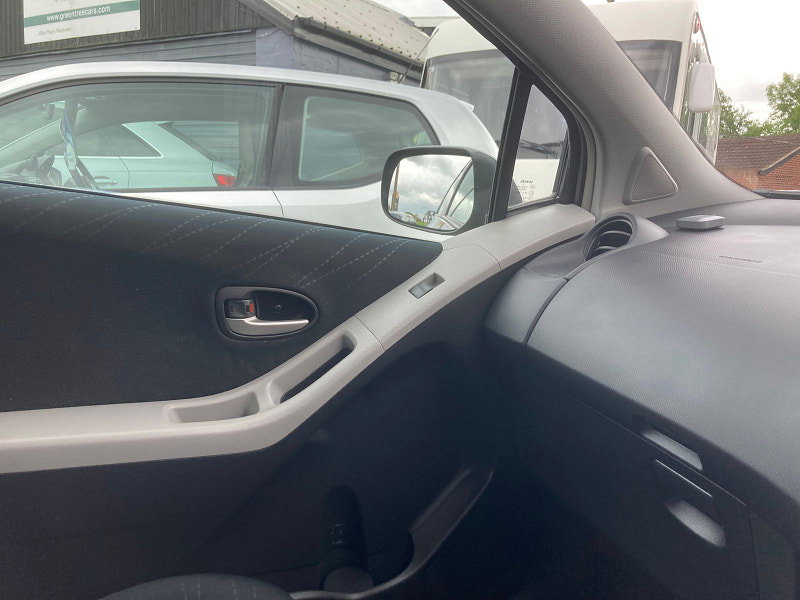 Toyota Yaris 1.3 VVT-i T Spirit Hatchback 5dr Petrol Manual (141 g/km, 85 bhp) 5dr Manual 2026