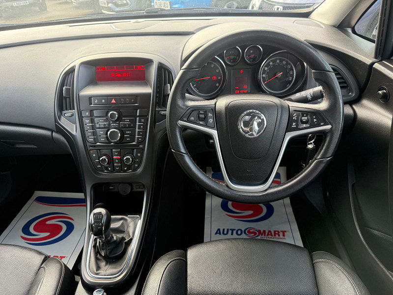 Vauxhall Astra 1.4i Turbo Limited Edition Hatchback 5dr Petrol Manual Euro 6 (140 ps) 5dr Manual 2025