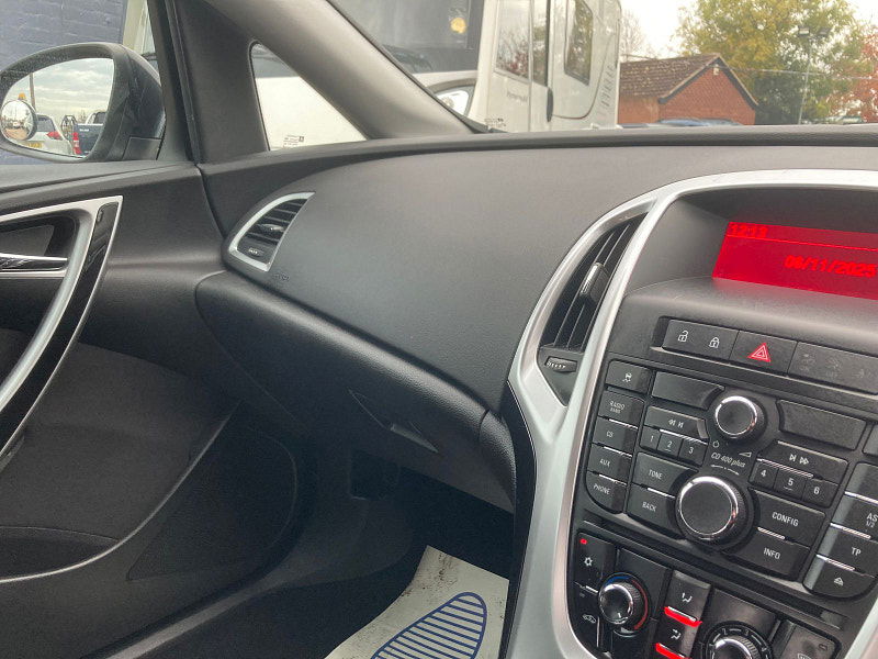 Vauxhall Astra 1.6 16v SRi Hatchback 5dr Petrol Auto Euro 5 (115 ps) 5dr Automatic 2025