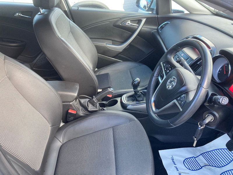 Vauxhall Astra 2.0 CDTi ecoFLEX SE Hatchback 5dr Diesel Manual Euro 5 (s/s) (165 ps) 5dr Manual 2025