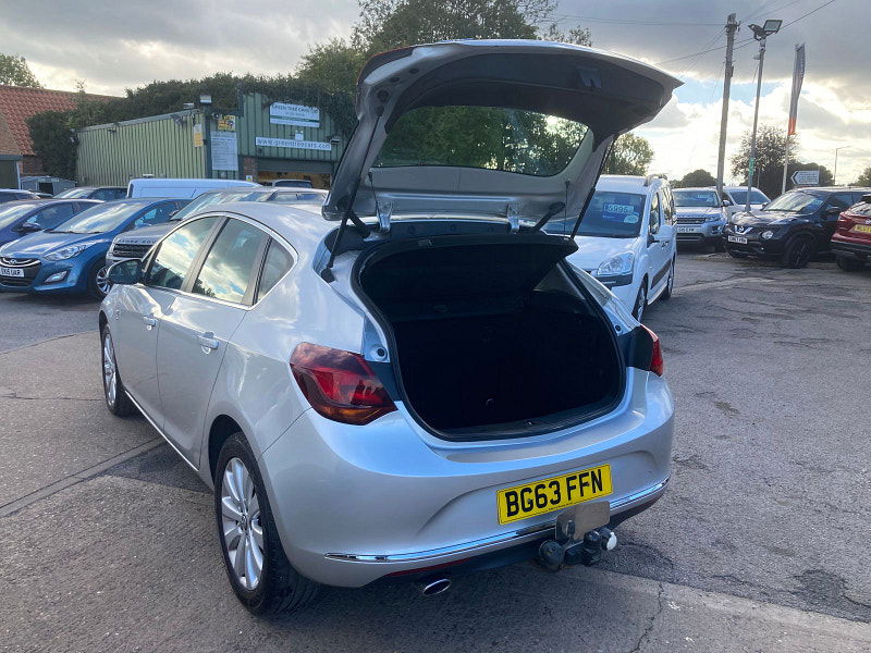 Vauxhall Astra 2.0 CDTi ecoFLEX SE Hatchback 5dr Diesel Manual Euro 5 (s/s) (165 ps) 5dr Manual 2025