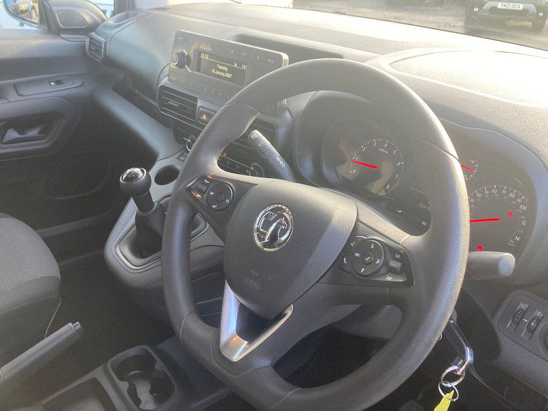 Vauxhall Combo 1.5 Turbo D 2300 Dynamic Panel Van 4dr Diesel Manual L2 H1 Euro 6 (100 ps) 4dr Manual 2025