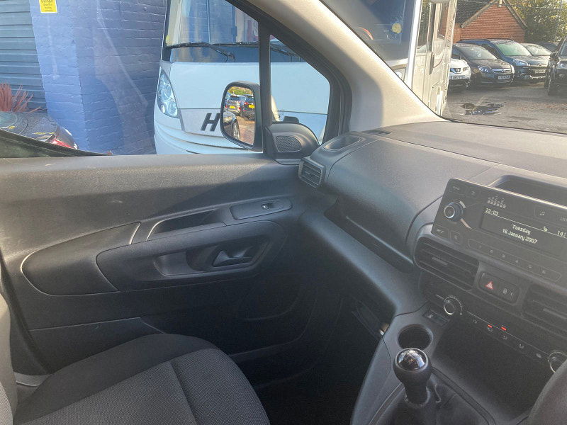 Vauxhall Combo 1.5 Turbo D 2300 Dynamic Panel Van 4dr Diesel Manual L2 H1 Euro 6 (100 ps) 4dr Manual 2025