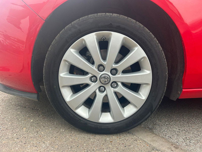 Vauxhall Zafira Tourer 1.6 CDTi ecoFLEX Tech Line MPV 5dr Diesel Manual Euro 6 (s/s) (136 ps) 5dr Manual 2025