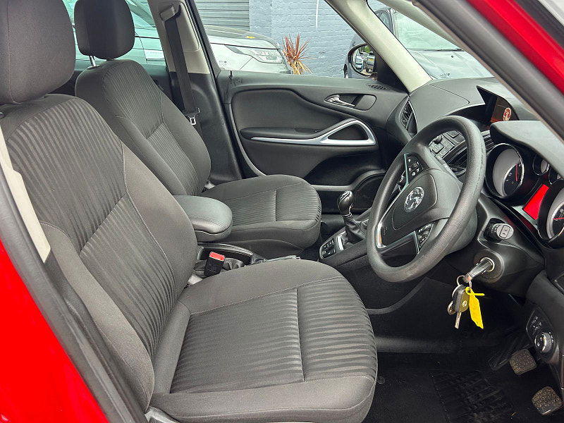 Vauxhall Zafira Tourer 1.6 CDTi ecoFLEX Tech Line MPV 5dr Diesel Manual Euro 6 (s/s) (136 ps) 5dr Manual 2025