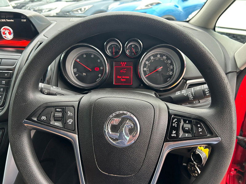 Vauxhall Zafira Tourer 1.6 CDTi ecoFLEX Tech Line MPV 5dr Diesel Manual Euro 6 (s/s) (136 ps) 5dr Manual 2025