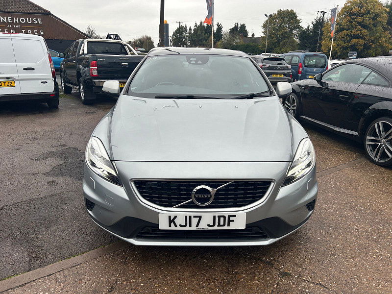 Volvo V40 1.5 T2 R-Design Pro Hatchback 5dr Petrol Auto Euro 6 (s/s) (122 ps) 5dr Automatic 2025