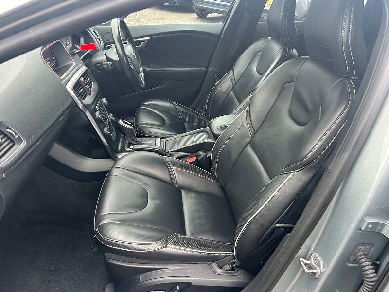 Volvo V40 1.5 T2 R-Design Pro Hatchback 5dr Petrol Auto Euro 6 (s/s) (122 ps) 5dr Automatic 2025