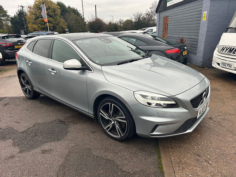 Volvo V40 1.5 T2 R-Design Pro Hatchback 5dr Petrol Auto Euro 6 (s/s) (122 ps) 5dr Automatic 2025