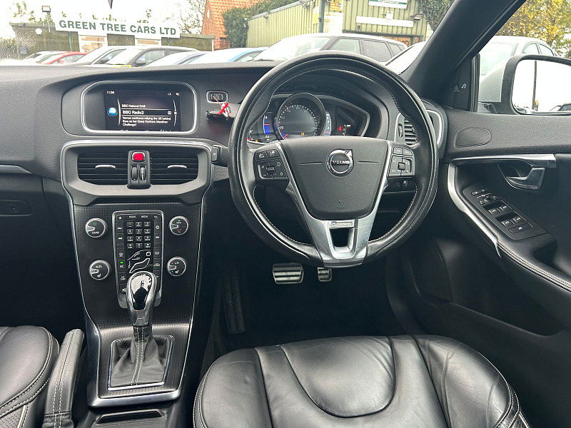 Volvo V40 1.5 T2 R-Design Pro Hatchback 5dr Petrol Auto Euro 6 (s/s) (122 ps) 5dr Automatic 2025