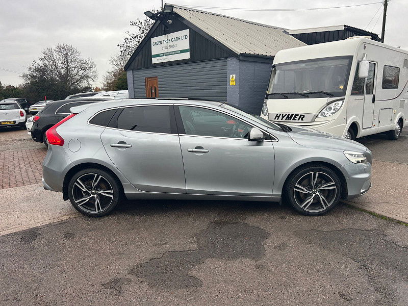 Volvo V40 1.5 T2 R-Design Pro Hatchback 5dr Petrol Auto Euro 6 (s/s) (122 ps) 5dr Automatic 2025
