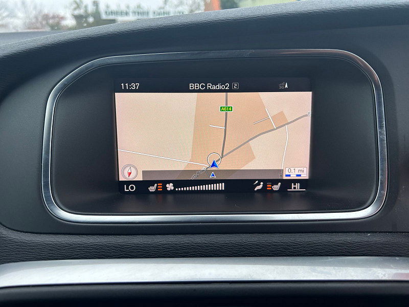 Volvo V40 1.5 T2 R-Design Pro Hatchback 5dr Petrol Auto Euro 6 (s/s) (122 ps) 5dr Automatic 2025