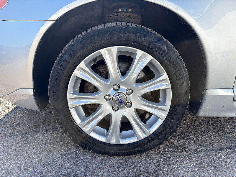 Volvo V70 2.4 D5 SE Lux Estate 5dr Diesel Manual Euro 5 (205 ps) 5dr Manual 2026