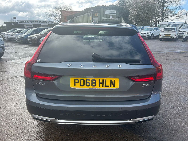 Volvo V90 cross country 2.0 D4 Pro Estate 5dr Diesel Auto AWD Euro 6 (s/s) (190 ps) 5dr Automatic 2025