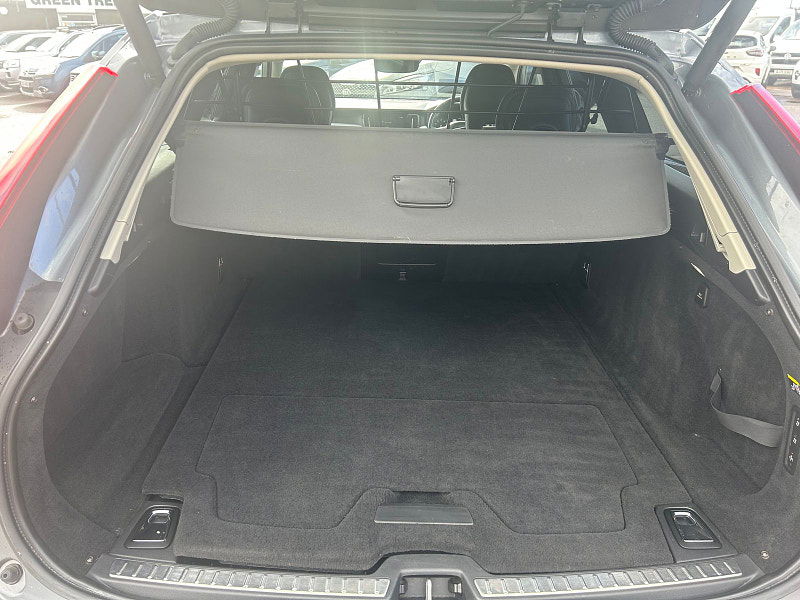 Volvo V90 cross country 2.0 D4 Pro Estate 5dr Diesel Auto AWD Euro 6 (s/s) (190 ps) 5dr Automatic 2025