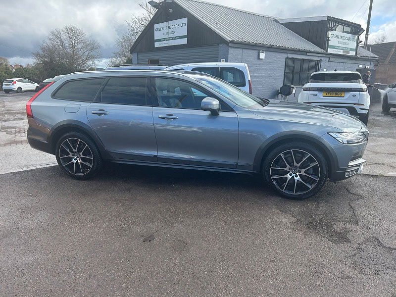 Volvo V90 cross country 2.0 D4 Pro Estate 5dr Diesel Auto AWD Euro 6 (s/s) (190 ps) 5dr Automatic 2025