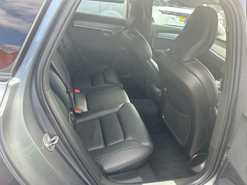 Volvo V90 cross country 2.0 D4 Pro Estate 5dr Diesel Auto AWD Euro 6 (s/s) (190 ps) 5dr Automatic 2025