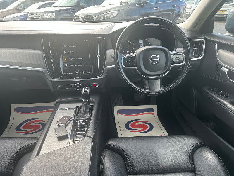 Volvo V90 cross country 2.0 D4 Pro Estate 5dr Diesel Auto AWD Euro 6 (s/s) (190 ps) 5dr Automatic 2025