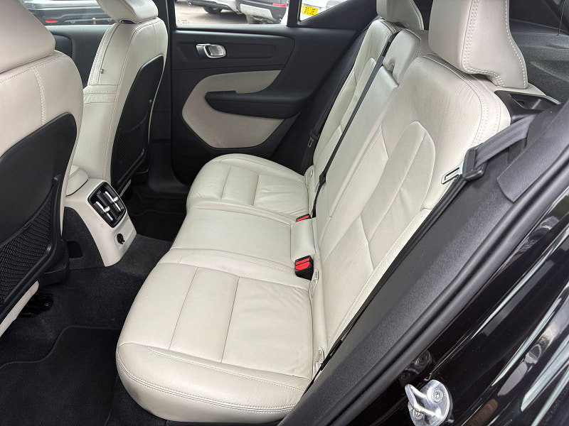Volvo XC40 1.5h T5 Recharge 10.7kWh Ultimate Bright SUV 5dr Petrol Plug-in Hybrid Auto Euro 6 (s/s) (262 ps) 5dr Automatic 2026
