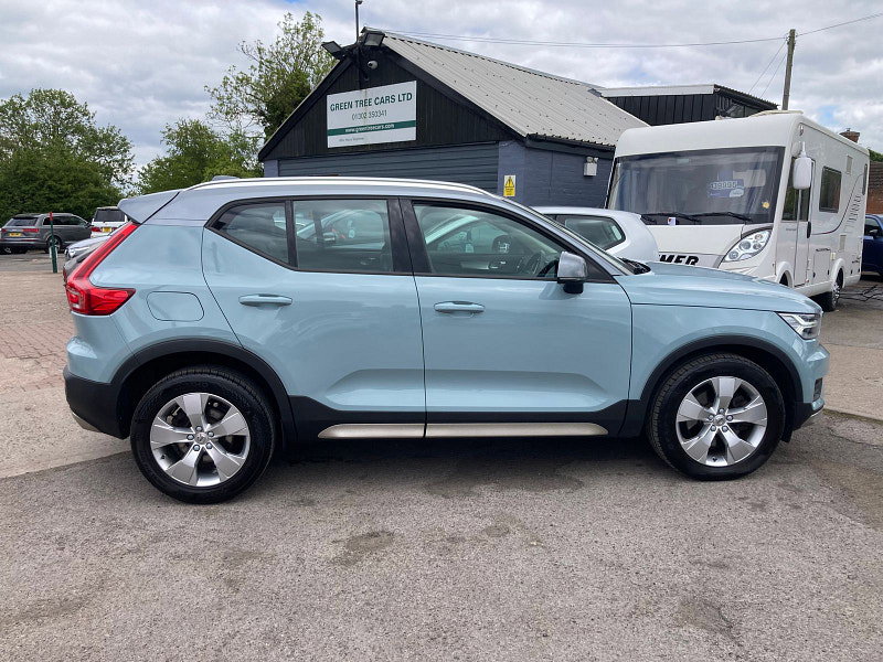 Volvo XC40 2.0 D3 Momentum SUV 5dr Diesel Auto AWD Euro 6 (s/s) (150 ps) 5dr Automatic 2026