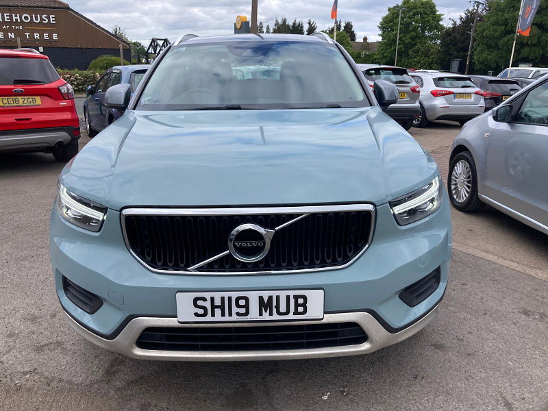 Volvo XC40 2.0 D3 Momentum SUV 5dr Diesel Auto AWD Euro 6 (s/s) (150 ps) 5dr Automatic 2026