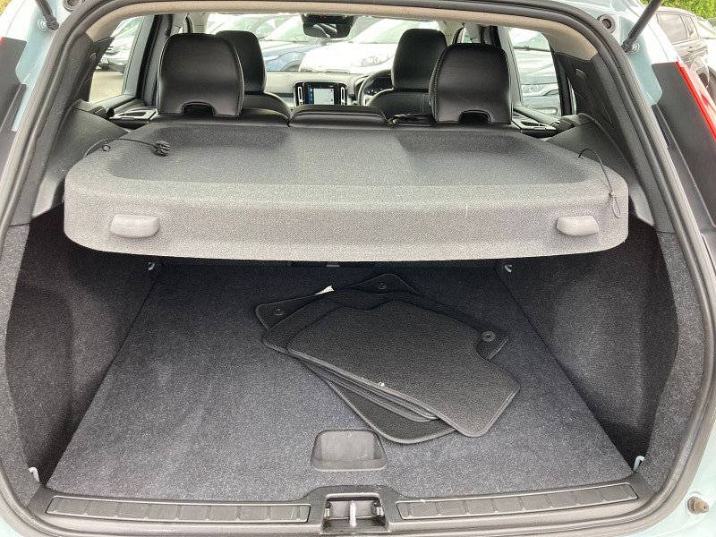 Volvo XC40 2.0 D3 Momentum SUV 5dr Diesel Auto AWD Euro 6 (s/s) (150 ps) 5dr Automatic 2026