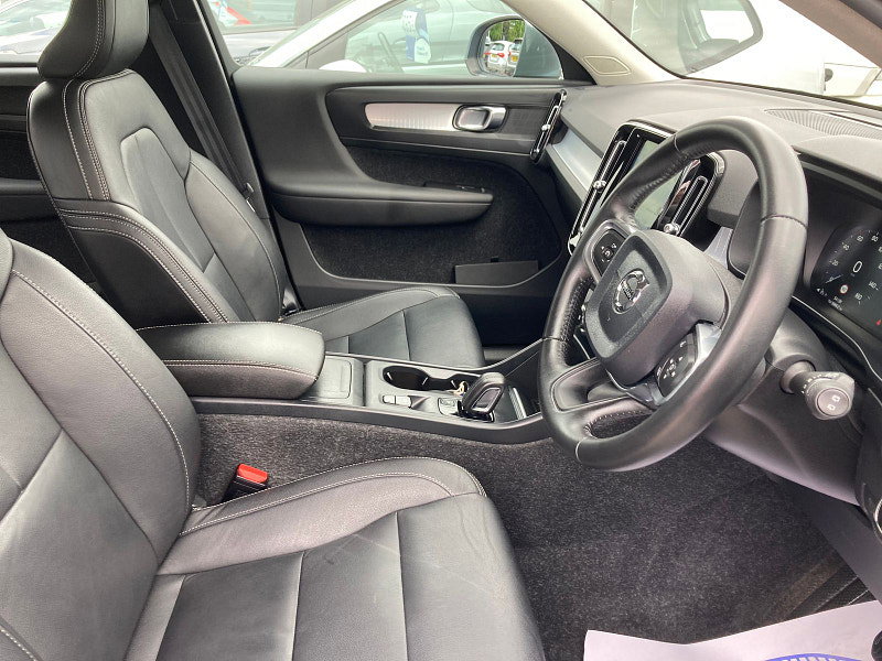 Volvo XC40 2.0 D3 Momentum SUV 5dr Diesel Auto AWD Euro 6 (s/s) (150 ps) 5dr Automatic 2026