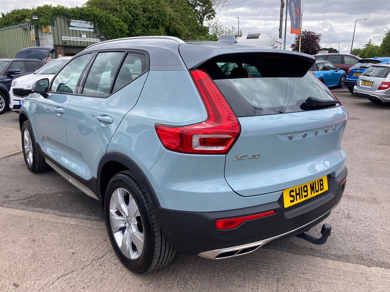 Volvo XC40 2.0 D3 Momentum SUV 5dr Diesel Auto AWD Euro 6 (s/s) (150 ps) 5dr Automatic 2026