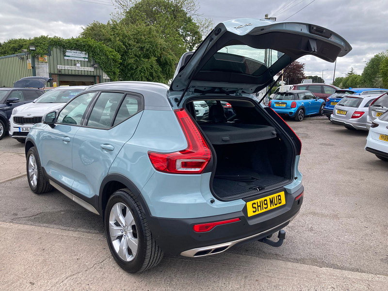 Volvo XC40 2.0 D3 Momentum SUV 5dr Diesel Auto AWD Euro 6 (s/s) (150 ps) 5dr Automatic 2026