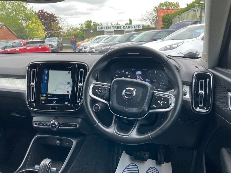 Volvo XC40 2.0 D3 Momentum SUV 5dr Diesel Auto AWD Euro 6 (s/s) (150 ps) 5dr Automatic 2026