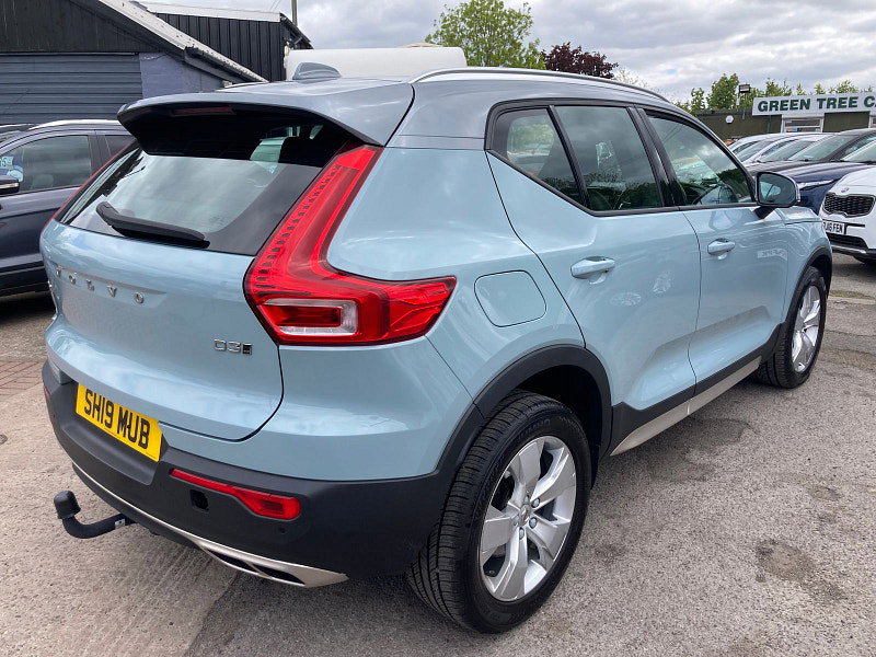 Volvo XC40 2.0 D3 Momentum SUV 5dr Diesel Auto AWD Euro 6 (s/s) (150 ps) 5dr Automatic 2026