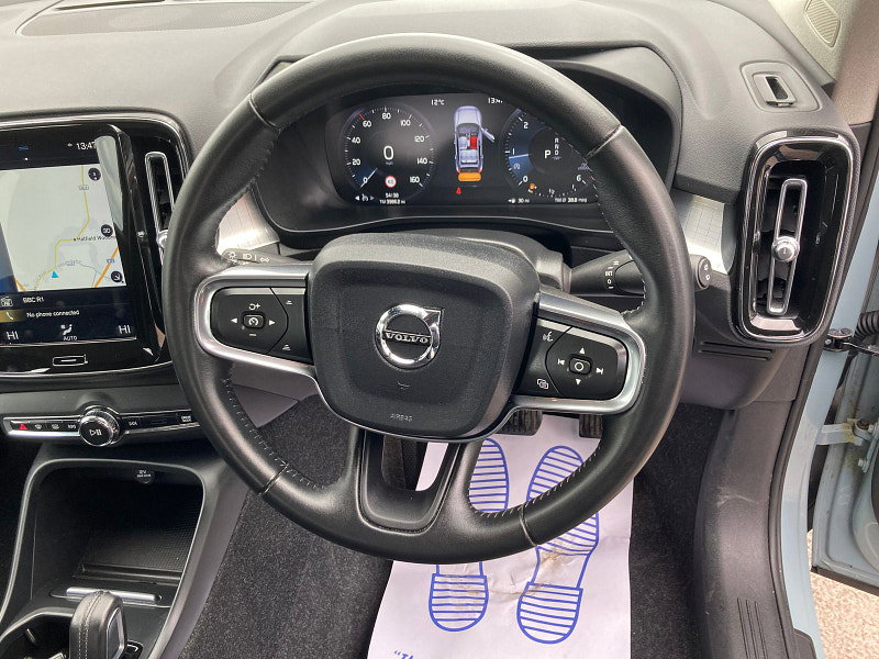 Volvo XC40 2.0 D3 Momentum SUV 5dr Diesel Auto AWD Euro 6 (s/s) (150 ps) 5dr Automatic 2026