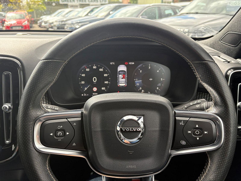 Volvo XC40 2.0 D3 R-Design SUV 5dr Diesel Manual Euro 6 (s/s) (150 ps) 5dr Manual 2026