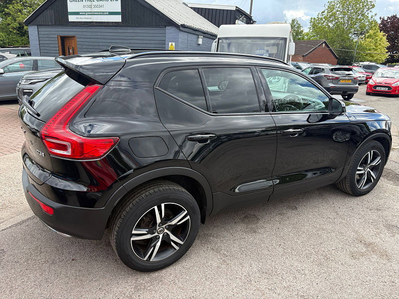 Volvo XC40 2.0 D3 R-Design SUV 5dr Diesel Manual Euro 6 (s/s) (150 ps) 5dr Manual 2026