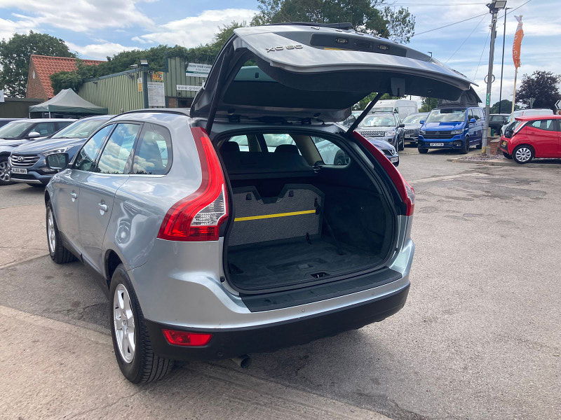 Volvo XC60 2.0 D3 DRIVe SE SUV 5dr Diesel Manual Euro 5 (s/s) (163 ps) 5dr Manual 2025