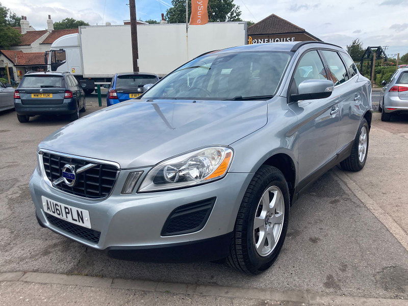 Volvo XC60 2.0 D3 DRIVe SE SUV 5dr Diesel Manual Euro 5 (s/s) (163 ps) 5dr Manual 2025