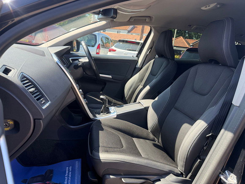 Volvo XC60 2.0 D4 SE SUV 5dr Diesel Manual Euro 6 (s/s) (181 ps) 5dr Manual 2025