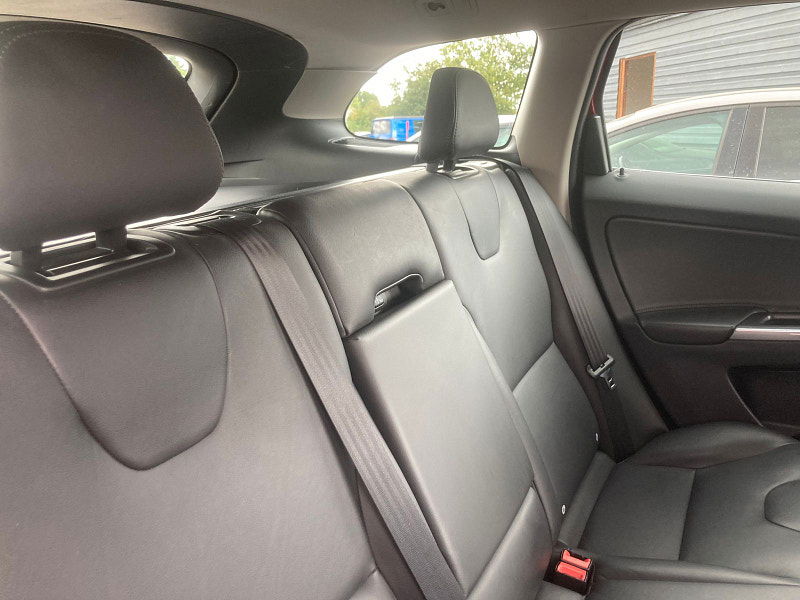 Volvo XC60 2.4 D4 SE Lux Nav SUV 5dr Diesel Auto AWD Euro 6 (s/s) (190 ps) 5dr Automatic 2025