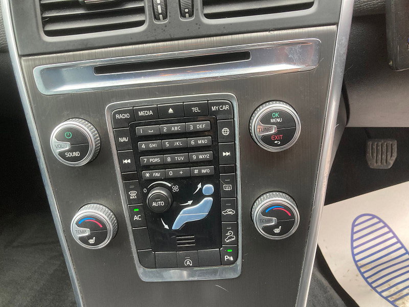 Volvo XC60 2.4 D5 SE Lux Nav SUV 5dr Diesel Manual AWD Euro 6 (s/s) (220 ps) 5dr Manual 2026