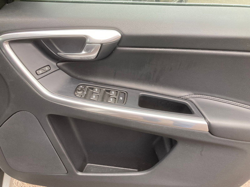 Volvo XC60 2.4 D5 SE Lux Nav SUV 5dr Diesel Manual AWD Euro 6 (s/s) (220 ps) 5dr Manual 2026