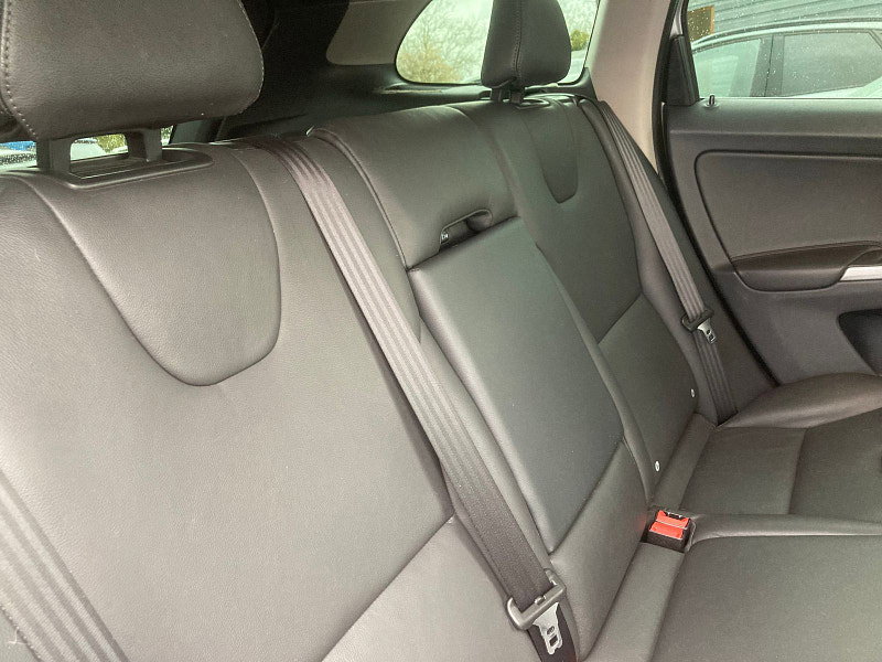 Volvo XC60 2.4 D5 SE Lux Nav SUV 5dr Diesel Manual AWD Euro 6 (s/s) (220 ps) 5dr Manual 2026