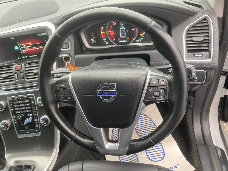 Volvo XC60 2.4 D5 SE Lux Nav SUV 5dr Diesel Manual AWD Euro 6 (s/s) (220 ps) 5dr Manual 2026