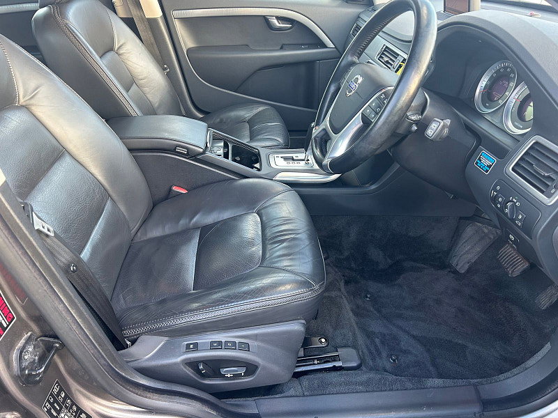 Volvo XC70 2.4 D5 SE Lux Estate 5dr Diesel Geartronic AWD Euro 5 (205 ps) 5dr Automatic 2026