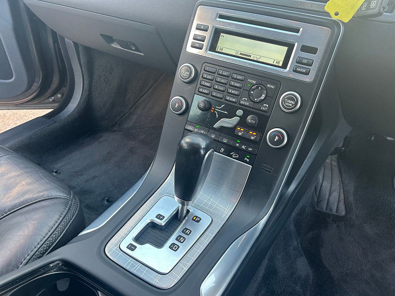 Volvo XC70 2.4 D5 SE Lux Estate 5dr Diesel Geartronic AWD Euro 5 (205 ps) 5dr Automatic 2026