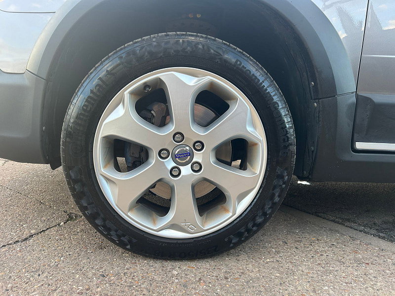 Volvo XC70 2.4 D5 SE Lux Estate 5dr Diesel Geartronic AWD Euro 5 (205 ps) 5dr Automatic 2026